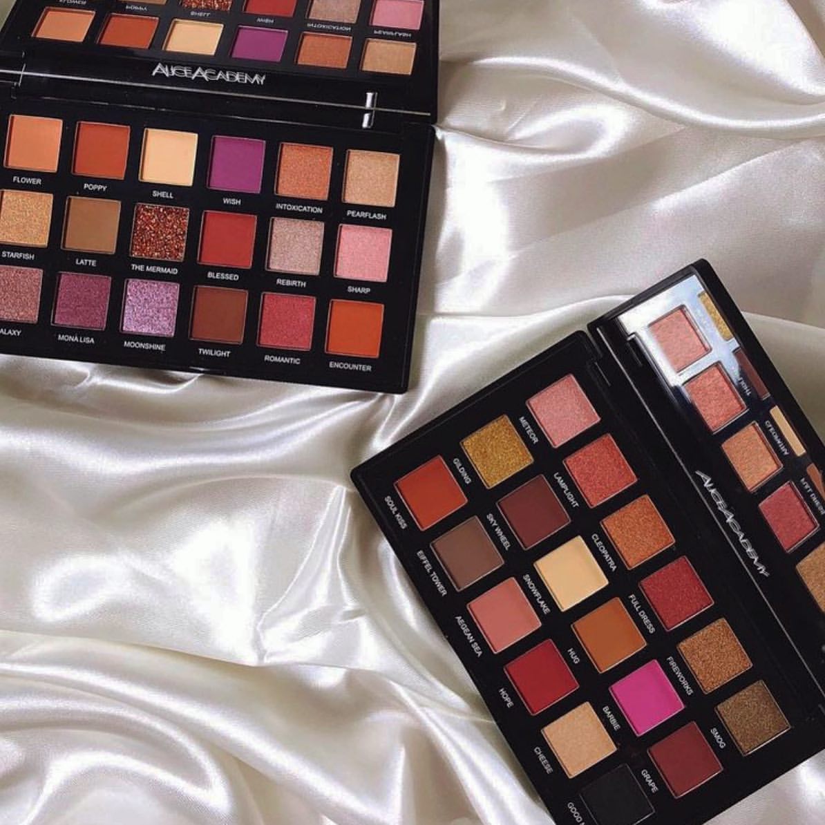 EYESHADOW PALETTE